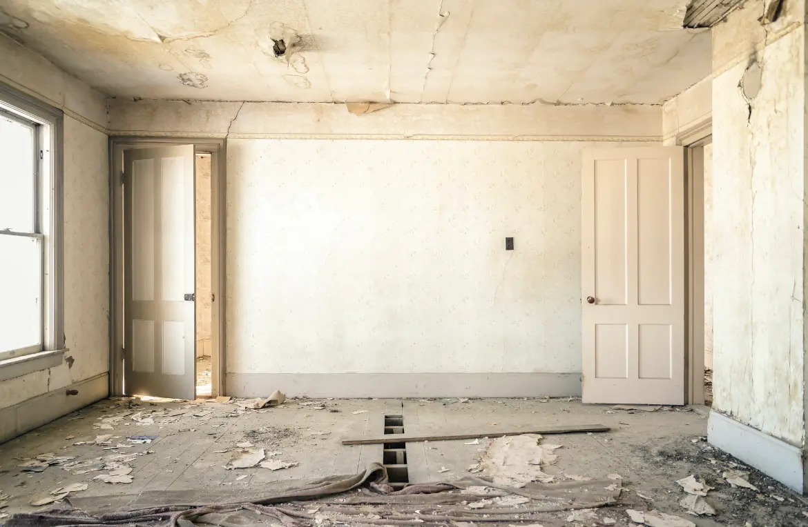 Waste disposal crew managing a cleanout project in Pembroke